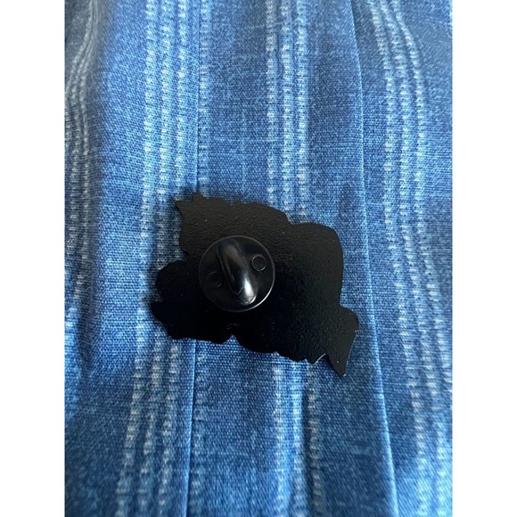 WOMENS RIGHTS ARE HUMAN RIGHTS Enamel Lapel Pin NEW - Picture 3 of 3